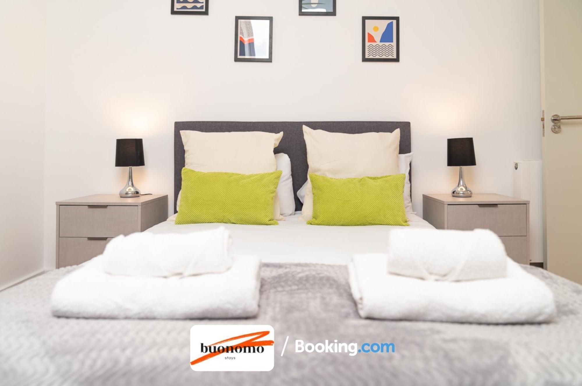 Two Bedroom Apartment At Buonomo Stays Short Lets & Serviced Accommodation London Exterior photo