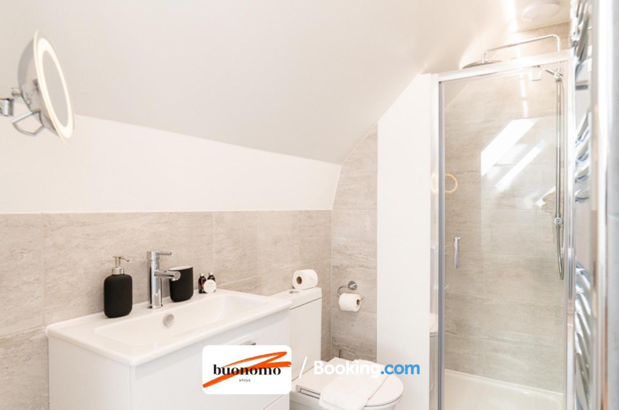 Two Bedroom Apartment At Buonomo Stays Short Lets & Serviced Accommodation London Exterior photo