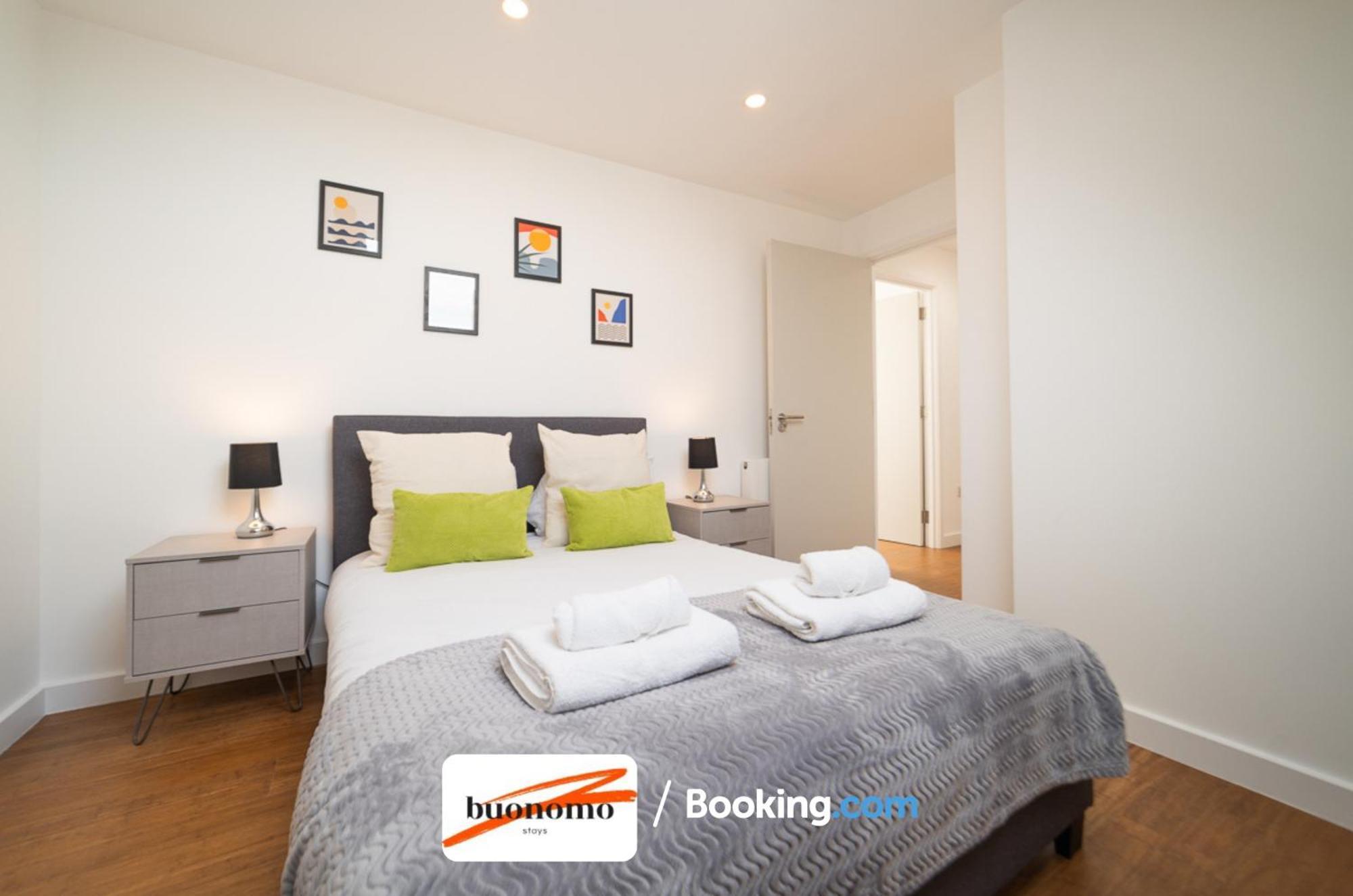 Two Bedroom Apartment At Buonomo Stays Short Lets & Serviced Accommodation London Exterior photo