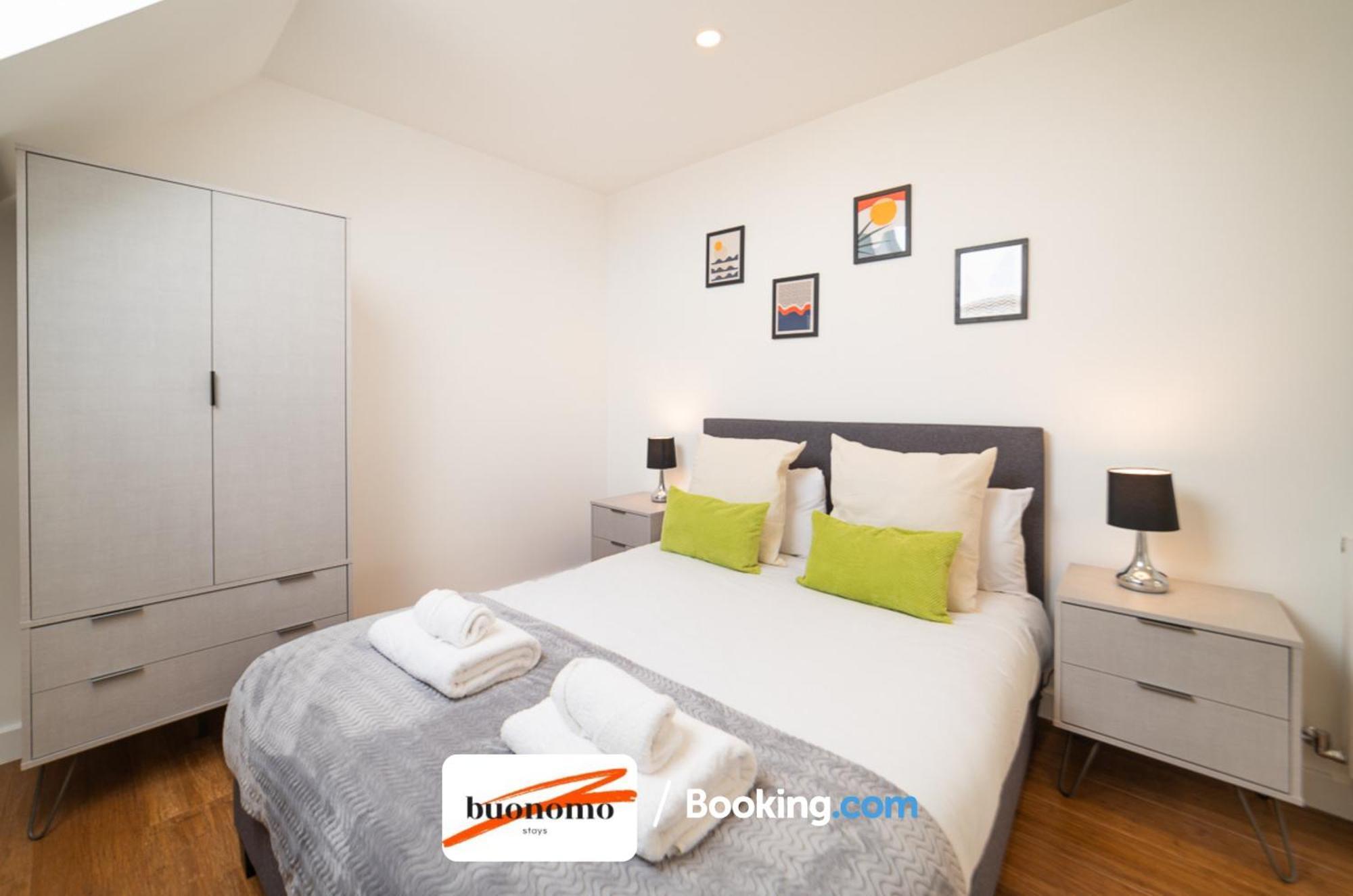 Two Bedroom Apartment At Buonomo Stays Short Lets & Serviced Accommodation London Exterior photo