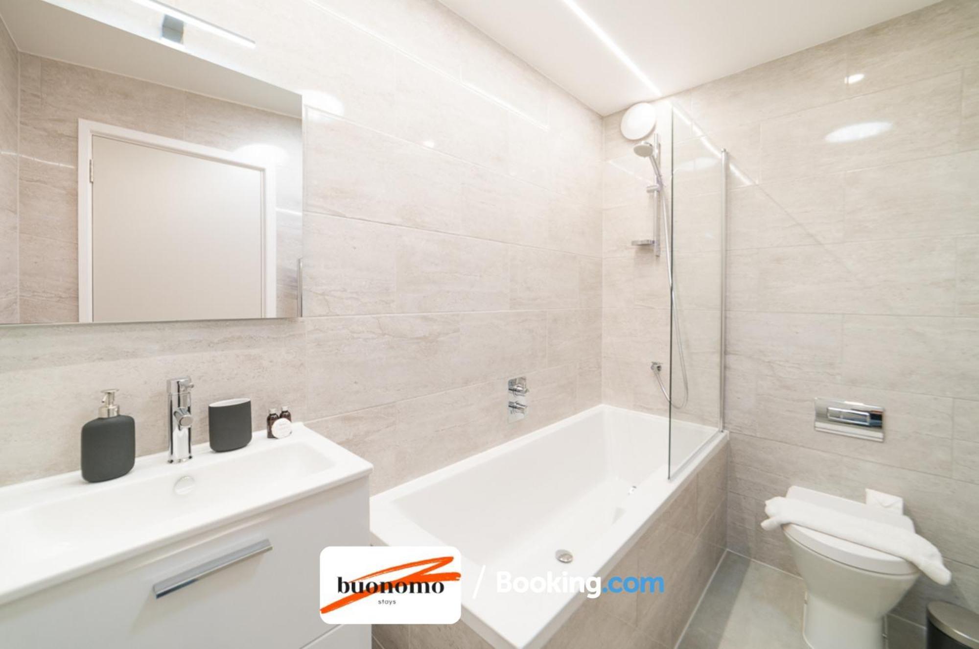 Two Bedroom Apartment At Buonomo Stays Short Lets & Serviced Accommodation London Exterior photo